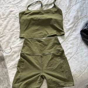 Beyond YogaOlive Green Crop Top and Shorts Set